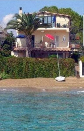 Casa la conchiglia sulla spiaggia